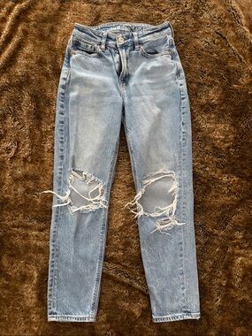 American Eagle Outfitters Light Wash Distressed Boyfriend Jeans 00 X-Short